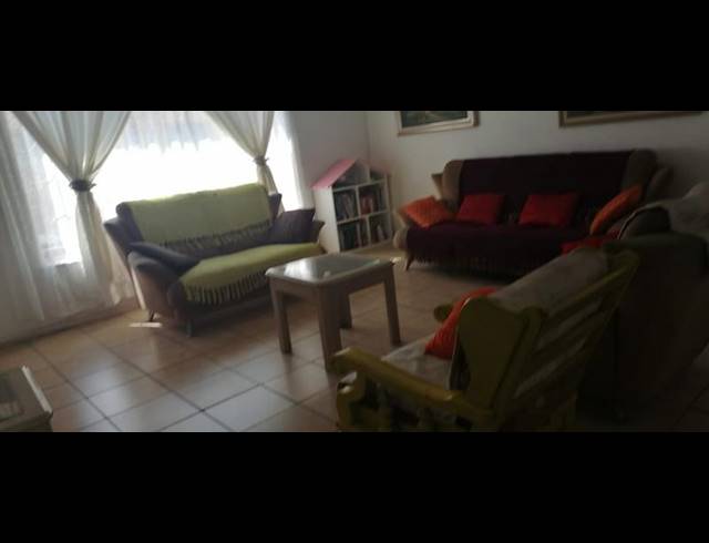 3 BEDROOM HOUSE FOR SALE IN BEZUIDENHOUT VALLEY